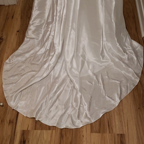 🖤🤍Blk&Wht Satin Formal Sz8🤍🖤 - Picture 5 of 13